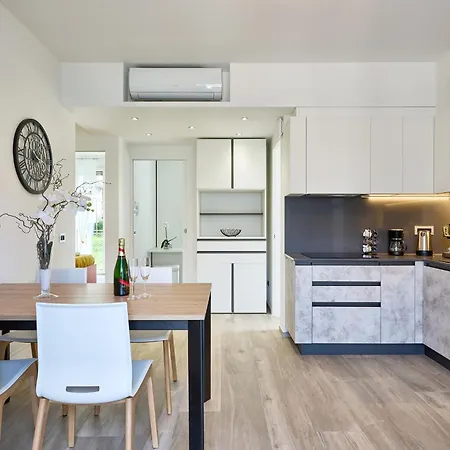 Apartment Finestra Al *